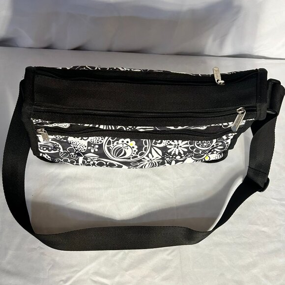 lesportsac crossbody Black and white with lots of zipper pockets - Picture 4 of 7